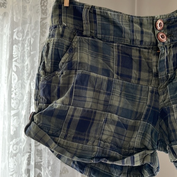 Plaid Army Green Shorts - Picture 2 of 3